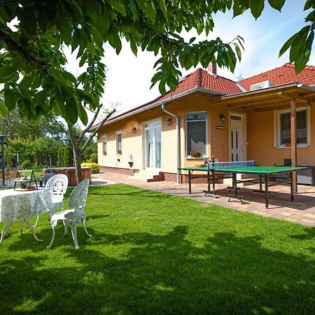 Sunny Garden Pihenohaz Villa Siófok Buitenkant foto