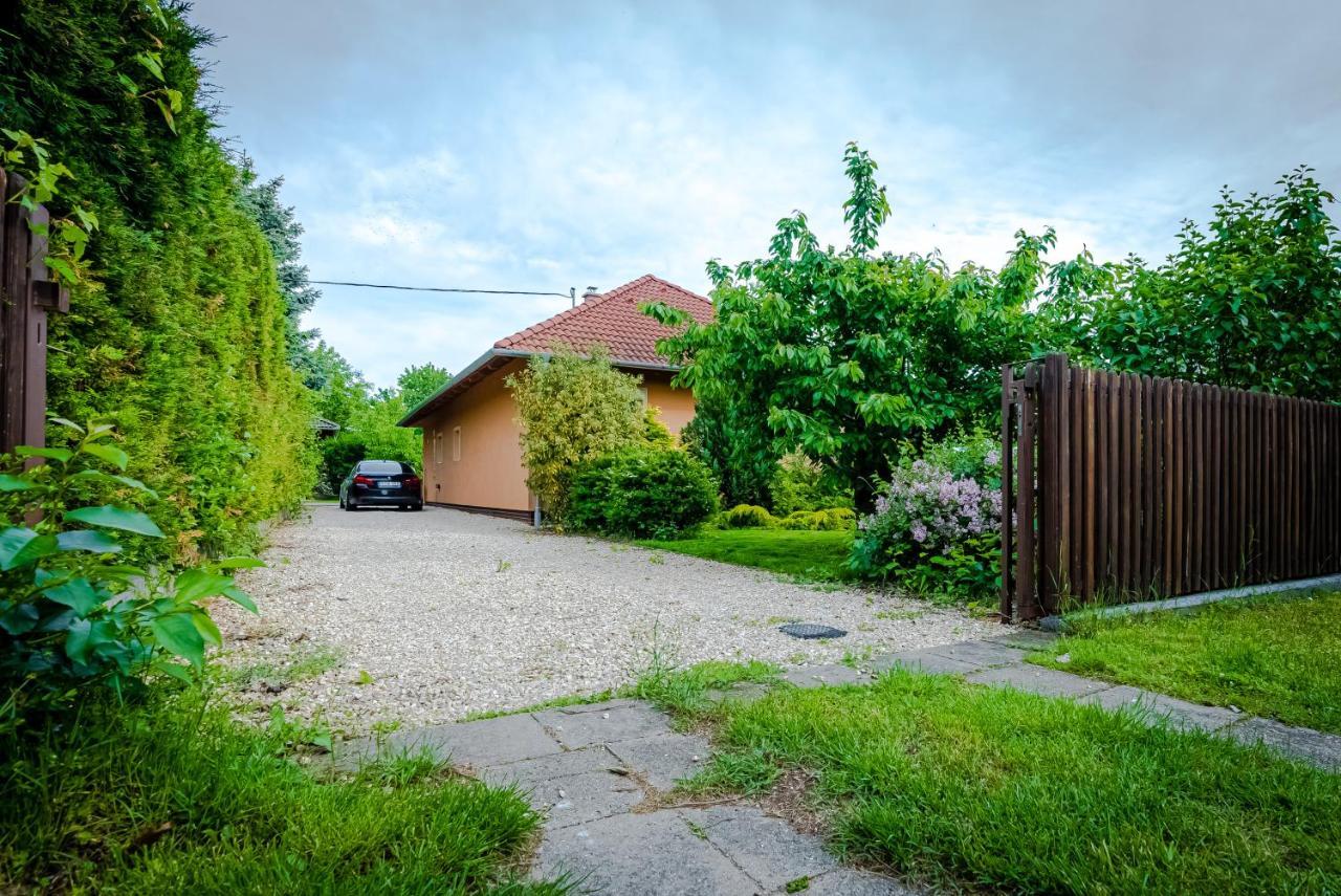 Sunny Garden Pihenohaz Villa Siófok Buitenkant foto
