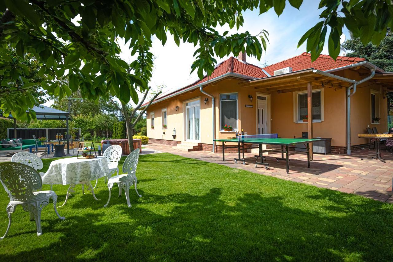 Sunny Garden Pihenohaz Villa Siófok Buitenkant foto