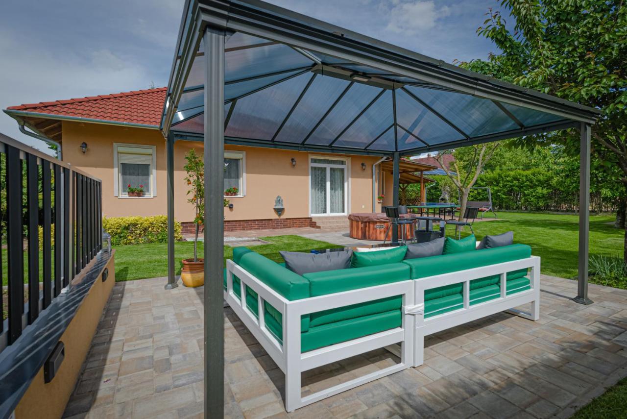 Sunny Garden Pihenohaz Villa Siófok Buitenkant foto