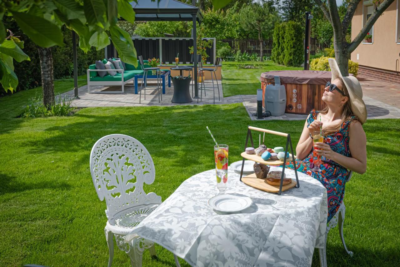 Sunny Garden Pihenohaz Villa Siófok Buitenkant foto